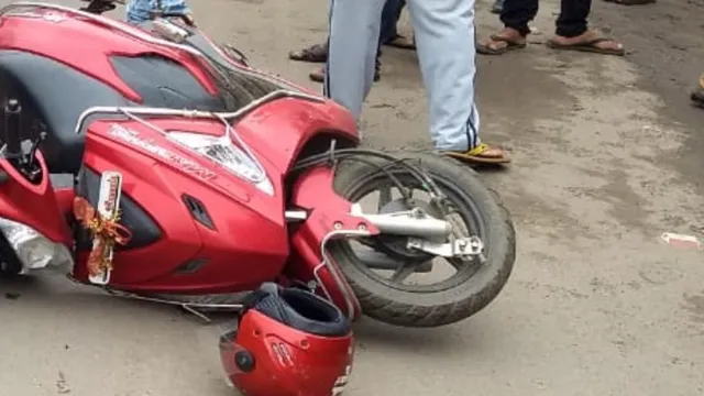 ସ୍କୁଟର୍‌କୁ ଧକ୍କା ଦେଲା ଟ୍ରକ୍‌; ଜଣେ ମୃତ, ଅନ୍ୟ ଜଣେ ଆହତ