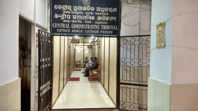 କ୍ୟାଟ୍‌ରେ ହୋଲି ଅବକାଶ