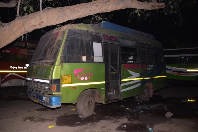 ନୂଆ ବସ୍‌ଷ୍ଟାଣ୍ଡରେ ଛିଡ଼ା ହୋଇଥିବା ବସ୍‌ରେ ନିଆଁ ଲାଗିଲା