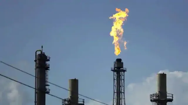 ବିଶ୍ୱ ବଜାରରେ ଅଶୋଧିତ ତୈଳ ମୂଲ୍ୟ ୩୦% ହ୍ରାସ