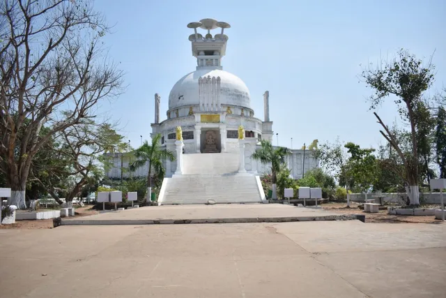 ନବୀକରଣ ପାଇଁ ଶାନ୍ତିସ୍ତୂପ ଚାରିପାର୍ଶ୍ବରେ ବ୍ୟାରିକେଡ୍‌