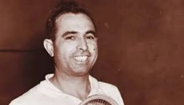 କରୋନା ନେଲା ସ୍କ୍ବାସ୍ କିଂବଦନ୍ତି ଆଜମଙ୍କ ଜୀବନ