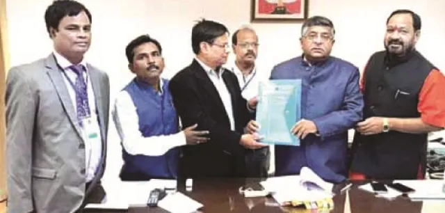 କଳାହାଣ୍ଡିରେ ହାଇକୋର୍ଟ ବେଞ୍ଚ ପ୍ରତିଷ୍ଠା ଦାବି ନେଇ କେନ୍ଦ୍ର ଆଇନମନ୍ତ୍ରୀଙ୍କୁ ଦାବିପତ୍ର