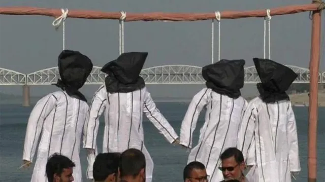 ଅନ୍ତର୍ଜାତୀୟ ମହିଳା ଦିବସ ଅବସରରେ ଚାରି ‘ନିର୍ଭୟା’ ଦୋଷୀଙ୍କ ପୁତ୍ତଳିକାକୁ ଦିଆଗଲା ଫାଶୀ