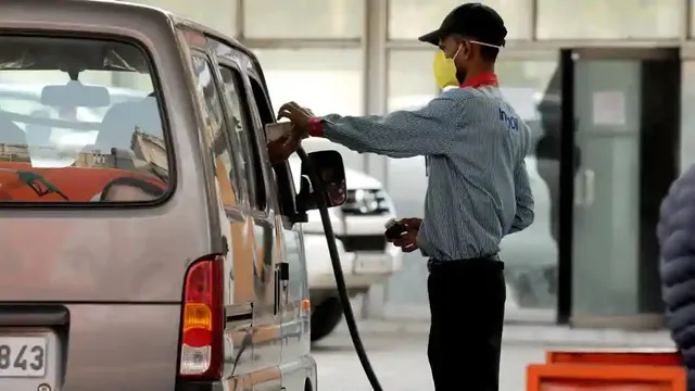 ୭୯ ଟପିଲା ପେଟ୍ରୋଲ: ଶନିବାର ପେଟ୍ରୋଲ ୫୨ ପଇସା, ଡିଜେଲ ୬୦ ପଇସା ବଢ଼ିଲା