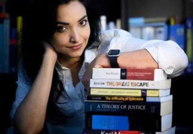 ବିହାର ମୁଖ୍ୟମନ୍ତ୍ରୀ ପ୍ରାର୍ଥୀ ଭାବେ ପ୍ରତିଦ୍ୱନ୍ଦ୍ୱିତା କରିବେ ଇଂଲଣ୍ଡ୍‌ରେ ରହୁଥିବା ଜେଡି(ୟୁ) ନେତାଙ୍କ ଝିଅ ପୁଷ୍ପମ୍‌ ପ୍ରିୟା ଚୌଧୁରୀ