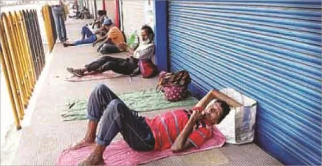 ଲକ୍‌ଡାଉନ୍‌ ଯୋଗୁଁ ଖୋଲା ଆକାଶ ତଳେ ପଡ଼ିଛନ୍ତି ୫୦ ଭୋକିଲା