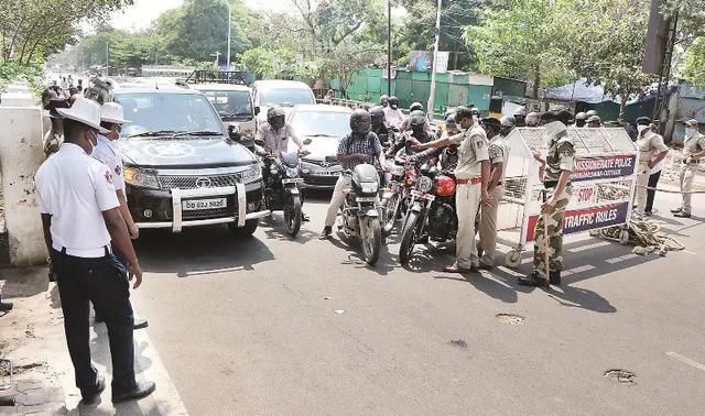 ମାନୁନାହାନ୍ତି କଟକଣା : ୩ ଦିନରେ ଧରାହେଲାଣି ୧୩ଶହ, ଭୁବନେଶ୍ବରରେ ରେକର୍ଡ ସଂଖ୍ୟକ ବାଇକ୍‌ ଜବତ