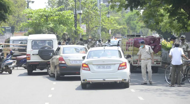 ପାସ୍‌ ଅପବ୍ୟବହାର, ଚିନ୍ତାରେ ପୁଲିସ : ମାଲବାହୀ ଯାନ ପାସ୍‌ରେ ଚାଲୁଥିଲା ଯାତ୍ରୀବାହୀ ଅଟୋ, ପାସ୍‌ ଜବତ
