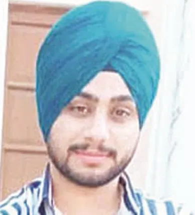 ସମ୍ବଲପୁର : ସେଲ୍‌ଫି ନେବା କାଳ ହେଲା, ଟ୍ରେନ୍‌ ଧକ୍କାରେ ଯୁବକ ମୃତ