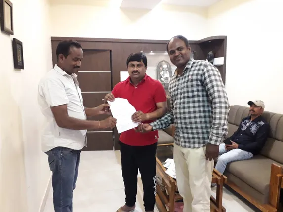 ନୂଆପଡ଼ା: ସୁନ୍ଦର ନଦୀରେ ବ୍ରିଜ ନିର୍ମାଣ ପାଇଁ ବିଧାୟକଙ୍କୁ ଦାବିପତ୍ର