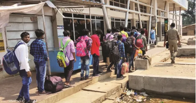 ଟ୍ରଷ୍ଟିଙ୍କୁ ଚିଠି ଲେଖିଲେ ଦେବୋତ୍ତର କମିସନର : ତାଲାବନ୍ଦରେ ଫସିଥିବା ଶ୍ରମିକଙ୍କୁ ଖାଦ୍ୟ ଯୋଗାଇବେ ମଠ, ମନ୍ଦିର