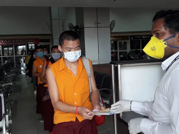 ଲକଡାଉନ୍ ଯୋଗୁଁ  ଓଡ଼ିଶାରେ ଫସିଥିବା ଭୁଟାନର ୨୬ ପର୍ଯ୍ୟଟକ ସ୍ବତନ୍ତ୍ର ବିମାନରେ ସ୍ବଦେଶ ଫେରିଲେ