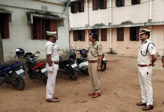 ସଟ୍‌ଡାଉନ୍ ନିୟମ ଉଲଂଘନ: ଭଦ୍ରକରେ ୧୭ ଗିରଫ