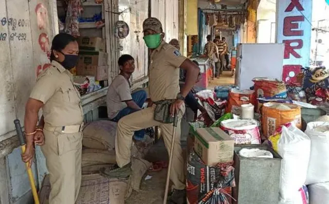 ରାଉରକେଲାରେ ପିଡ଼ିଏସ ଚାଉଳକୁ ନେଇ ଚାଲିଛି କଳା କାରବାର, ଜବତ ହେଲା ୨୦ ବସ୍ତା