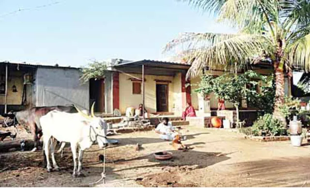 ଆତ୍ମୀୟଙ୍କୁ ଗାଁରେ ପୂରାଇ ଦେଉନାହାନ୍ତି ଗ୍ରାମବାସୀ