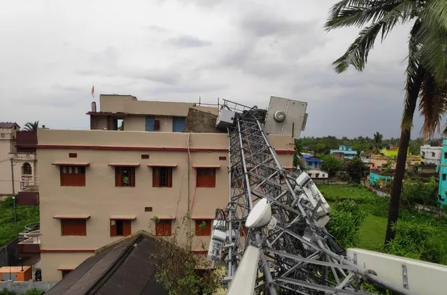 ବାଲେଶ୍ୱରରେ ବର୍ଷା ପବନରେ ଉପୁଡ଼ିପଡ଼ିଲା ମୋବାଇଲ ଟାୱାର, ବଜ୍ରପାତରେ ୩ ଯୁବକ ମୃତ