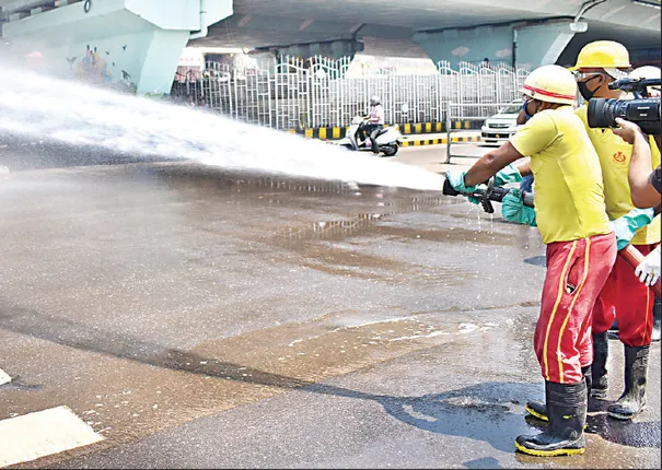 ବିଶୋଧକ ସ୍ପ୍ରେ’ କଲା ବିଏମ୍‌ସି, କାନ୍ଥବାଡ଼ରେ ସ୍ପ୍ରେ ହେଲା ସୋଡିୟମ୍ ହାଇପୋକ୍ଲୋରାଇଟ୍