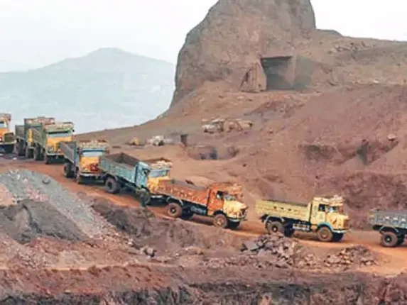 ଗାଁରୁ ଫେରି ପାରୁନାହାନ୍ତି ଶ୍ରମିକ, କର୍ମଚାରୀ: ଉତ୍ତୋଳନ ନାହିଁ, ଖାଁ ଖାଁ ଖଣି, ଲୁହାପଥର ନେଉ ନାହାନ୍ତି ଶିଳ୍ପ କାରଖାନା