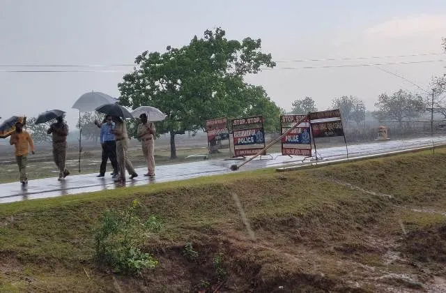 ଓଡ଼ିଶା-ପଶ୍ଚିମବଙ୍ଗ ସୀମା ସୁରକ୍ଷାର ସମୀକ୍ଷା କଲେ ମୟୂରଭଞ୍ଜ ଜିଲ୍ଲାପାଳ