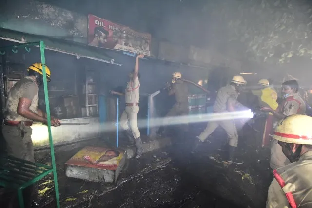 ତାଲାବନ୍ଦ ବେଳେ ଅଗ୍ନିକାଣ୍ଡ : ଏଜି ଛକରେ ଜଳିଗଲା ୭ ଦୋକାନ