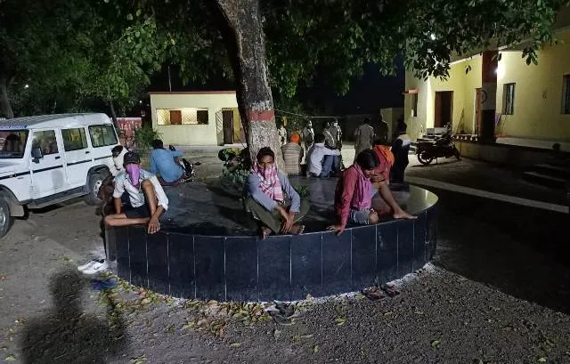 ଝାରସୁଗୁଡ଼ାରୁ ଝାଡ଼ଖଣ୍ଡ ଚାଲି କରି ଯାଉଥିବା ଶ୍ରମିକ ଉଦ୍ଧାର 