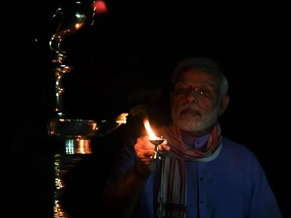 ତମାମ ଦେଶବାସୀଙ୍କ ସହ ପ୍ରଧାନମନ୍ତ୍ରୀ ମୋଦୀ ବି ଜାଳିଲେ ଦୀପ