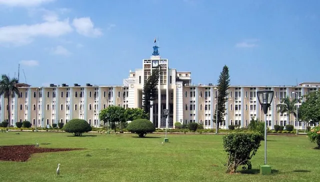 ଆଇଏଏସ୍ ସ୍ତରରେ ଅଦଳବଦଳ