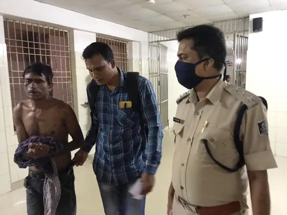 କୁମ୍ଭିକୋଟା କୋଭିଡ଼୍ ଆଶ୍ରୟସ୍ଥଳରେ ଅଘଟଣ: ଅନ୍ତେବାସୀଙ୍କୁ ଏସିଡ଼୍ ମାଡ଼, ଜଣେ ଅଟକ