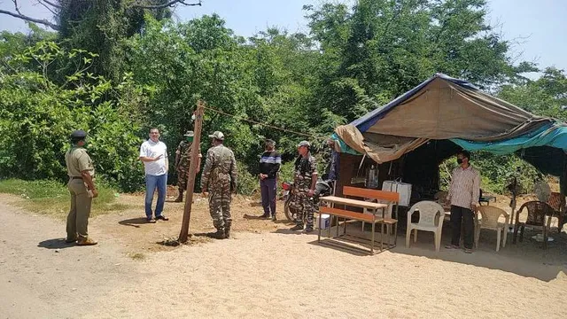 ଓଡ଼ିଶା ସୀମା ସିଲ୍, ଆନ୍ଧ୍ରପ୍ରଦେଶର ମୁକୁଳା: ଗଳା ରାସ୍ତାରେ ପଶି ଆସୁଛନ୍ତି ବାହାର ରାଜ୍ୟ ଶ୍ରମିକ, ବିପଦ ମୁଣ୍ଡାଉଛି ରାୟଗଡ଼ା ଜିଲ୍ଲା ପ୍ରଶାସନ  