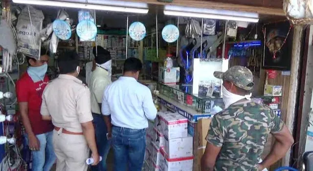 ରାୟଗଡ଼ାରେ ଲକଡାଉନ୍ ଆଇନ ଉଲ୍ଲଂଘନ : ୨ ଦୋକାନ ସିଲ୍ କଲା ପ୍ରଶାସନ