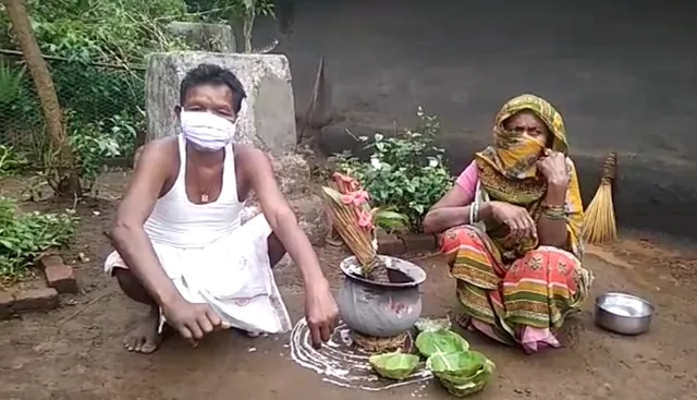 ଅଜବ ବିଶ୍ୱାସ: କରୋନା ଗାଁ ନ ପଶିବାକୁ ଘରେ ଘରେ ପୂଜାର୍ଚ୍ଚନା