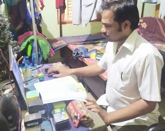 କରୋନା ପ୍ରଭାବରେ ଶିକ୍ଷାନୁଷ୍ଠାନରେ ପଡିଛି ତାଲା : ଅନ୍‌ଲାଇନରେ ପଢୁଛନ୍ତି ପିଲା