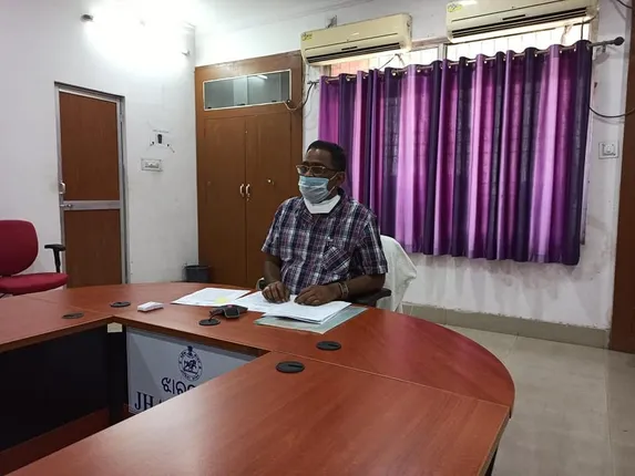 ବାହାରେ ଥିବା ଶ୍ରମିକଙ୍କ ସ୍ବାସ୍ଥ୍ୟ ପରୀକ୍ଷା ପରେ ରାଜ୍ୟକୁ ଅଣାଯିବ : ସ୍ବାସ୍ଥ୍ୟମନ୍ତ୍ରୀ