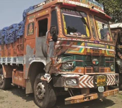 କୁଆଖିଆ ନିକଟରେ ୨ ଟ୍ରକ ମଧ୍ୟରେ ମୁହାଁମୁହଁ ଧକ୍କା: ୨ ମୃତ, ୨ ଗୁରୁତର