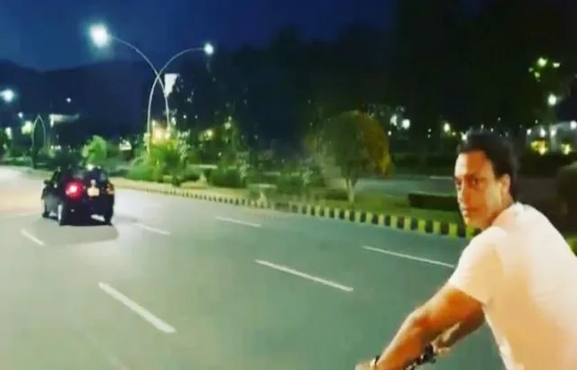 ଲକ୍‌ଡାଉନ୍‌ ବେଳେ ରାସ୍ତାରେ ସାଇକେଲ ଚଲାଇଲେ ସୋଏବ୍‌