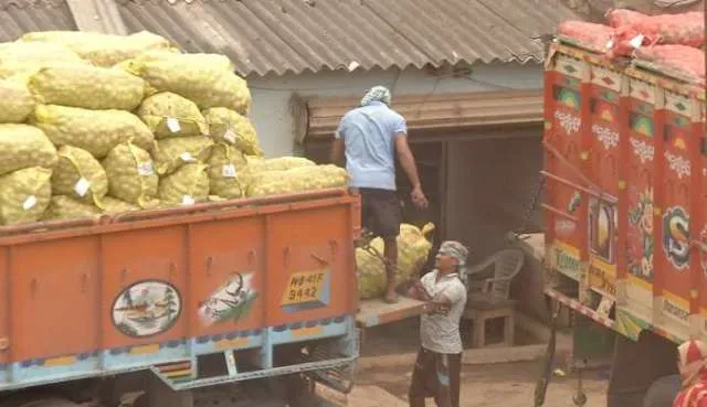 ରାଜଧାନୀର ପ୍ରମୁଖ ବାଣିଜ୍ୟ କେନ୍ଦ୍ର ଆଇଗିଣିଆ କୁବେରପୁରୀକୁ କରୋନା ଭୟ, ଶ୍ରମିକ ଅଭାବରୁ ଦରବୃଦ୍ଧି