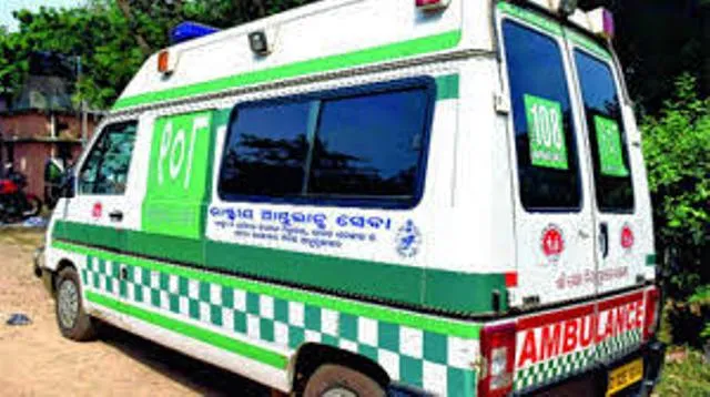 ପୁଣି ଜନନୀ ଯନ୍ତ୍ରଣା, ଆମ୍ବୁଲାନ୍ସରେ ଜିଲ୍ଲା ମୁଖ୍ୟ ଚିକିତ୍ସାଳୟକୁ ନେଲା ବେଳେ ବାଟରେ ଗଛମୂଳରେ ପୁତ୍ର ସନ୍ତାନ ଜନ୍ମ ଦେଲେ ପ୍ରସୂତି