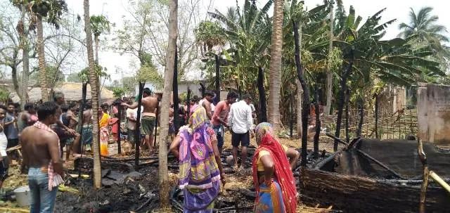 ଭୟାବହ ଅଗ୍ନିକାଣ୍ଡରେ ୪ ବଖରା ଘର ଭସ୍ମୀଭୂତ, ଲକ୍ଷାଧିକ ଟଙ୍କାର ସମ୍ପତ୍ତି ନଷ୍ଟ