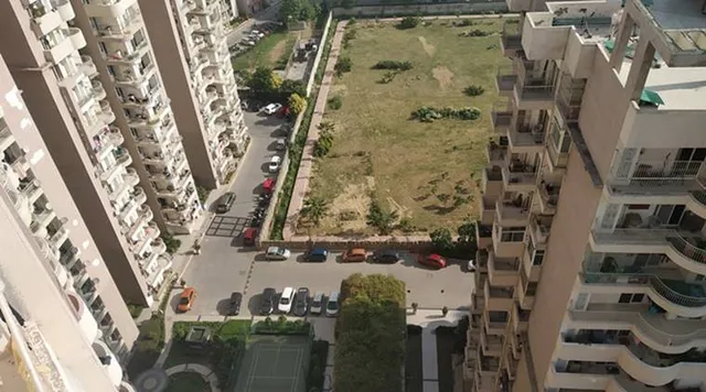 ଲକ୍‌ଡାଉନ୍‌ ଯୋଗୁଁ ରାତି ତିନିଟାରେ ସାଙ୍ଗକୁ ସୁଟ୍‌କେସ୍‌ରେ ପୂରାଇ ଆପାର୍ଟମେଣ୍ଟ୍‌କୁ ଆଣିଲା ସାଙ୍ଗ