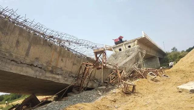 ବଲାଙ୍ଗୀର ପାଟଣାଗଡରେ ନିର୍ମାଣାଧୀନ ବ୍ରିଜ ଭୁଶୁଡିଲା, ୨ ଶ୍ରମିକଙ୍କର ମୃତ୍ୟୁ!