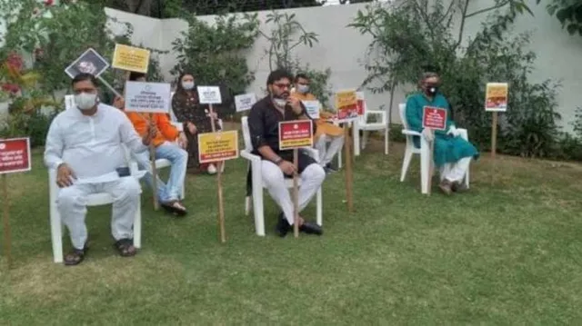 ମମତାଙ୍କୁ ବିରୋଧ କରିବାକୁ ଲକଡାଉନ ନିୟମ ଭାଙ୍ଗିଲେ ବିଜେପି ସାଂସଦ!