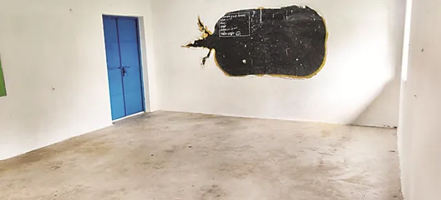 ବାଲିଅନ୍ତାରେ ଏମିତି ଚାଲିଛି ସଂଗରୋଧ କେନ୍ଦ୍ର : ଭଡ଼ାରେ ପଡ଼ିଥିଲା ବେଡ୍‌, ଉଠାଇନେଲେ ଟେଣ୍ଟ୍‌ ମାଲିକ