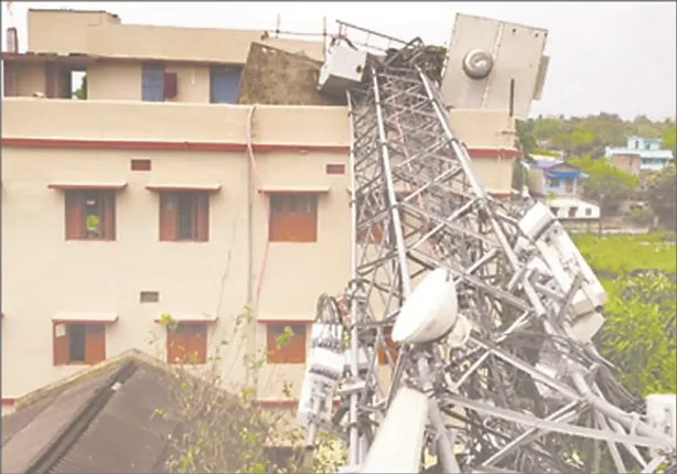 ଉତ୍ତର ଓଡ଼ିଶାରେ କାଳବୈଶାଖୀର ତାଣ୍ଡବ : ମୋବାଇଲ ଟାୱାର ଭାଙ୍ଗିଲା, ଗଛ ଭାଙ୍ଗିଲା