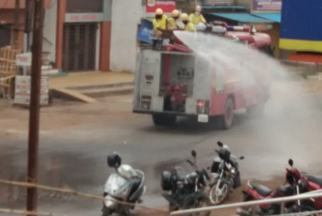 ବମିଖାଲ ଅଞ୍ଚଳରେ ବିଶୋଧକ ସ୍ପ୍ରେ କଲା ବିଏମ୍‌ସି, ଗଳିକନ୍ଦିରେ ହେଲା ଯାନ୍ତ୍ରିକ ସଫେଇ