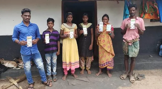 ଆଧାର କାର୍ଡ ତ୍ରୁଟି ଯୋଗୁଁ ଲାକଡାଉନ ସମୟରେ ବି ସାଧାରଣ ବଣ୍ଟନରୁ ବଞ୍ଚିତ ବହୁ ପରିବାର