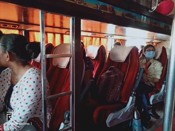 ଆଜି ସକାଳେ ଦୁଇଟି ବସ୍ ଯୋଗେ ଝାରସୁଗୁଡ଼ା ଅଭିମୁଖେ ବାହାରିଲେ କୋଟାରେ ଫସିଥିବା ୬୫ ଛାତ୍ରଛାତ୍ରୀ