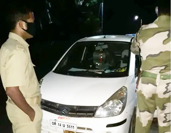 ବନ୍ଧା ହେଲା ବହୁରୂପୀ: ପୁଲିସକୁ ସାମ୍ବାଦିକ, ଦୁଷ୍କର୍ମ ପୀଡ଼ିତାକୁ ଆଇଆଇସି ବୋଲି କହି ବ୍ଲାକ୍‌ମେଲିଂ କରୁଥିଲା