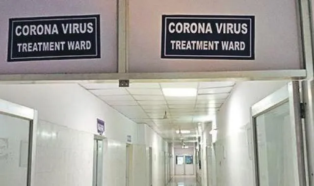 ଏସ୍‌ସିବି କରୋନା ୱାର୍ଡରେ ସାଂଘାତିକ ତ୍ରୁଟି : ସୁରକ୍ଷା କିଟ୍‌ ନପିନ୍ଧି ଆକ୍ରାନ୍ତଙ୍କ କୋଠରି ସଫାକଲେ ମହିଳା କର୍ମଚାରୀ