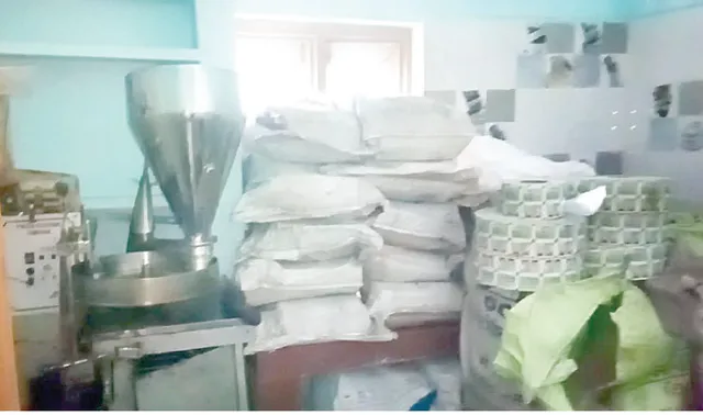 କୋଟିଏ ଟଙ୍କାର ଗୁଟ୍‌ଖା, ସାମଗ୍ରୀ ଜବତ: ବିଜେପି ନେତାଙ୍କ ହାତ, ୬ଶ୍ରମିକ ଗିରଫ